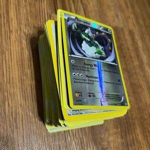 - 100 Pokémon cards